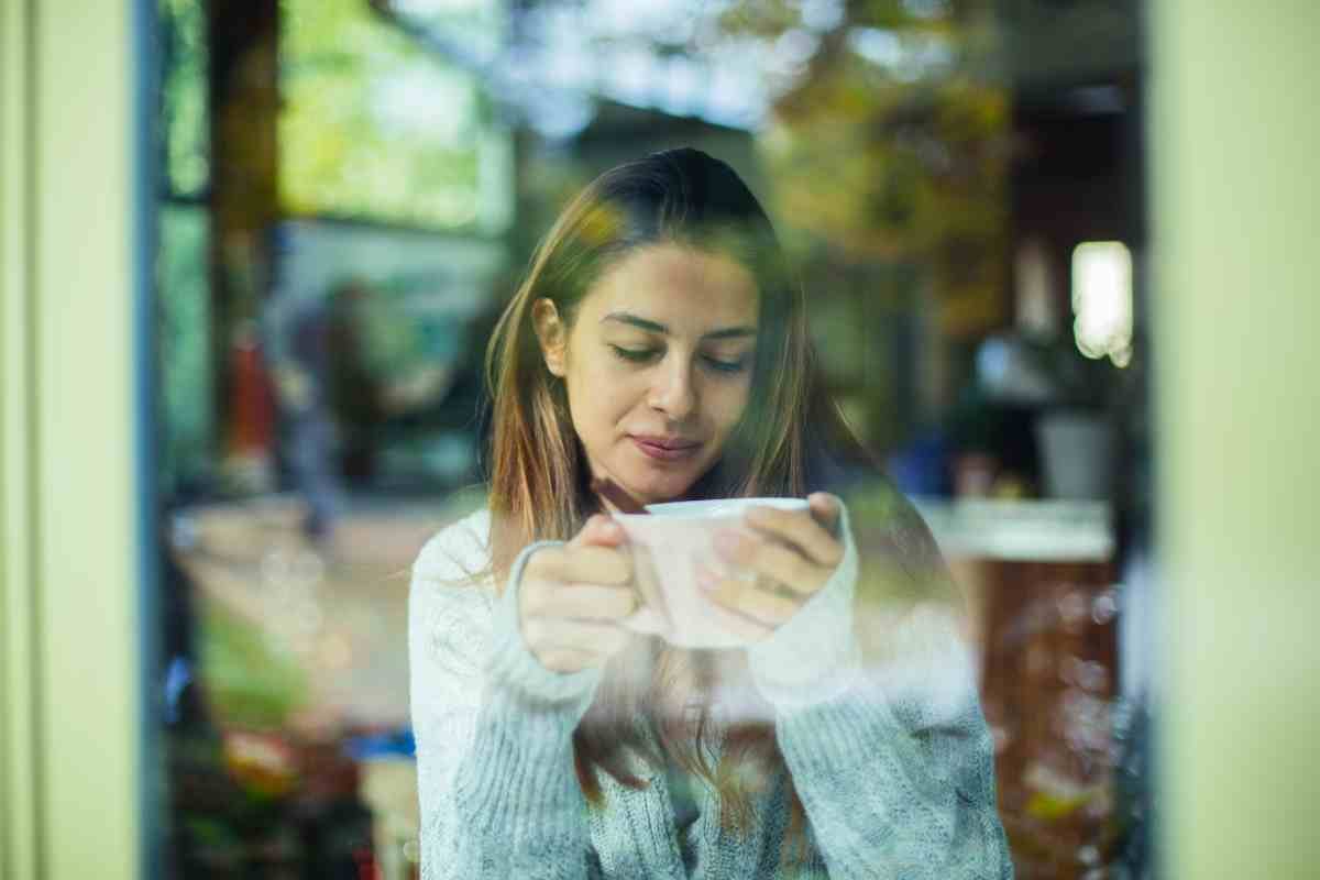 Ragazza alla finestra 