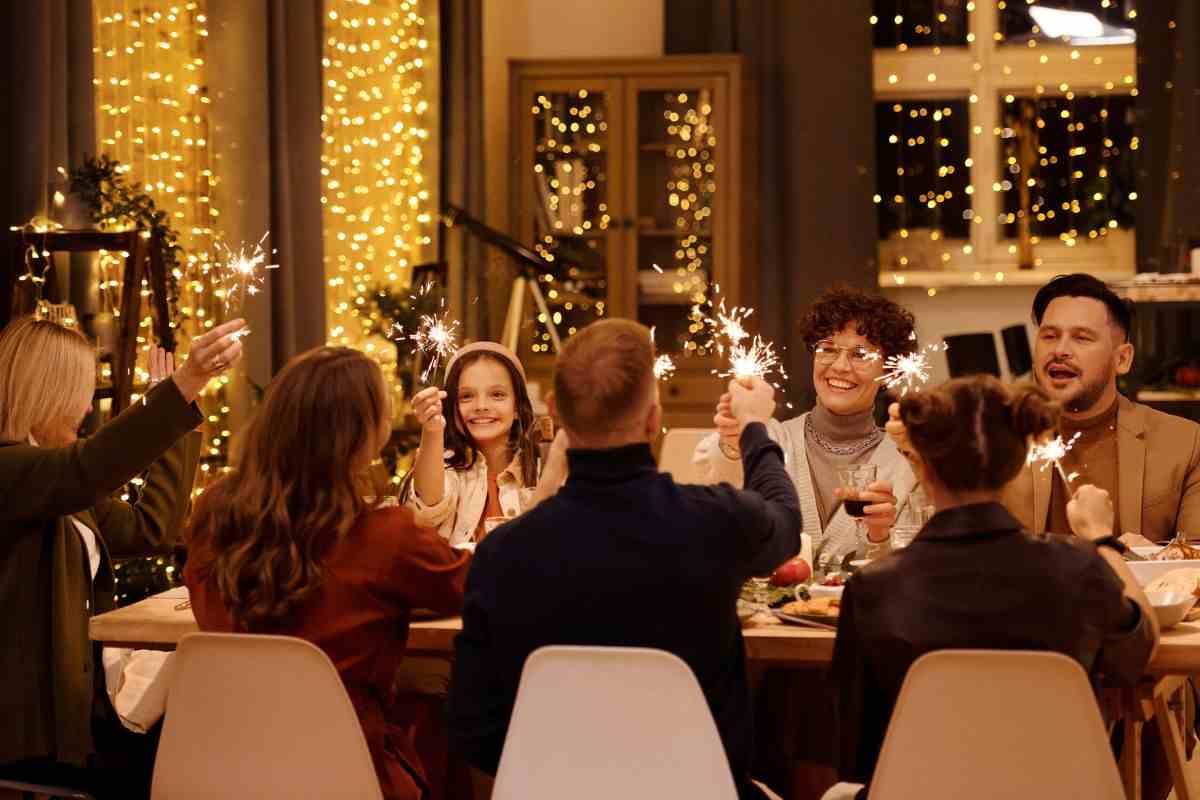 Famiglia riunita per la cena di Natale